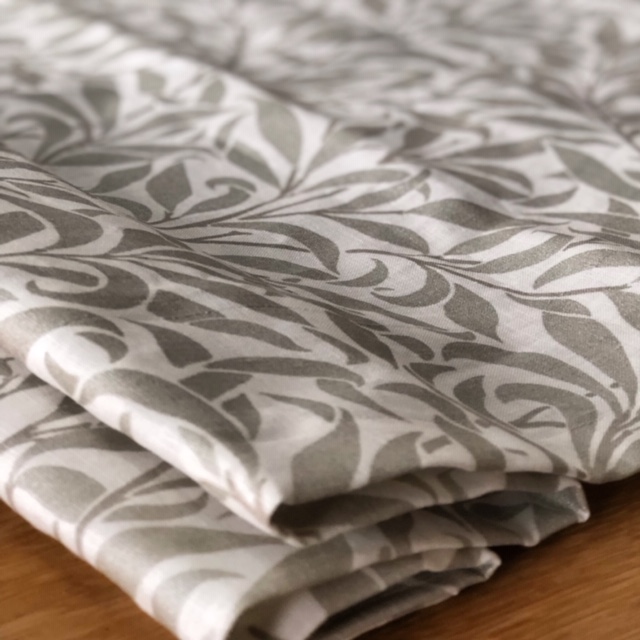 3周年フェア5/20まで＆Works:小さな窓を絵のように飾る