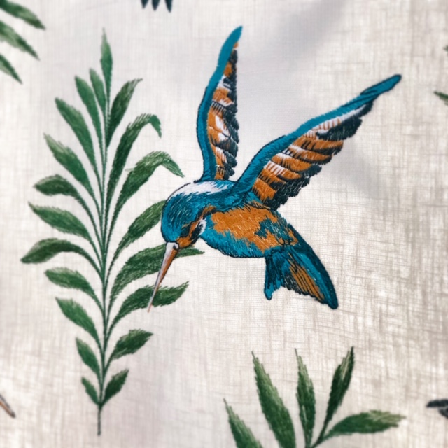 人気の刺繍の生地が入荷♪