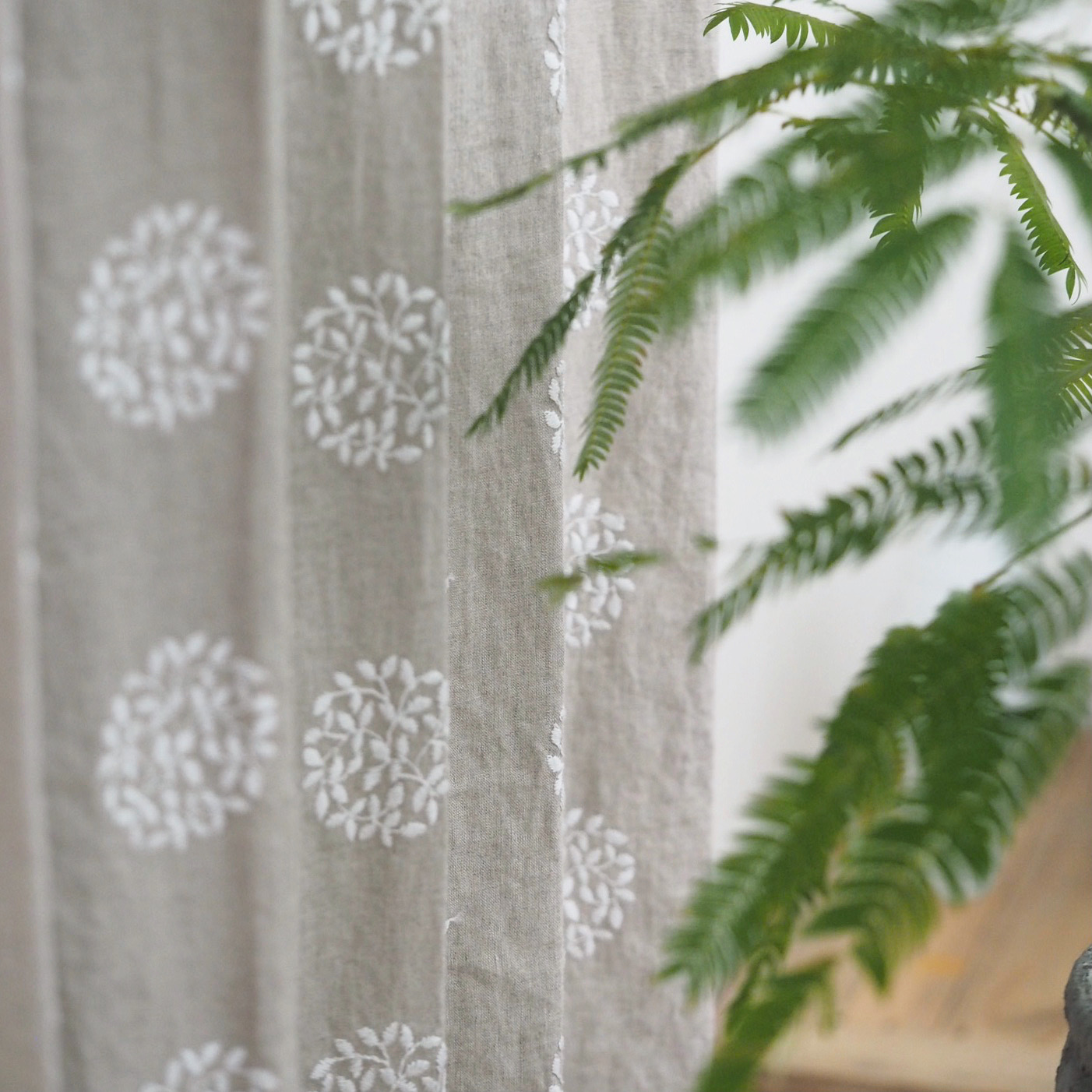 天然繊維・リネンカーテンで 心地よく過ごす毎日