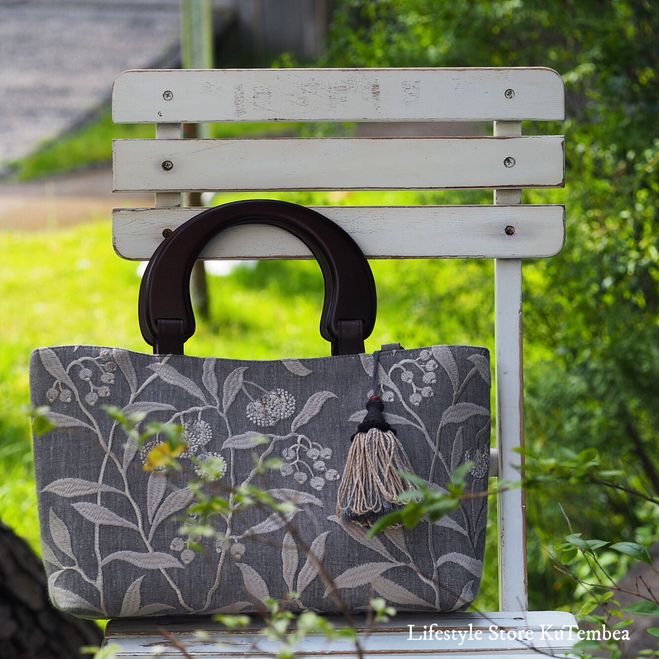 秋色刺繍生地と素敵なタッセル